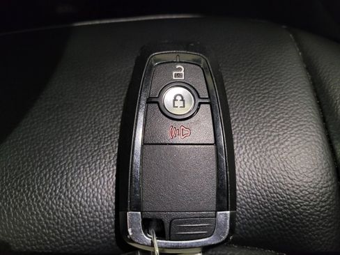 Used 2024 Ford Edge SEL image 32