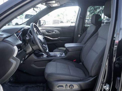 Used 2023 Chevrolet Traverse LT FWD image 19