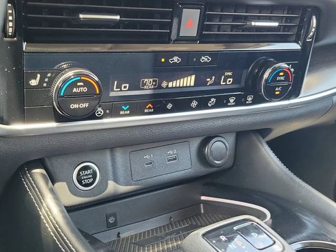 Used 2023 Nissan Rogue Platinum w/ Platinum Premium Package FWD image 26