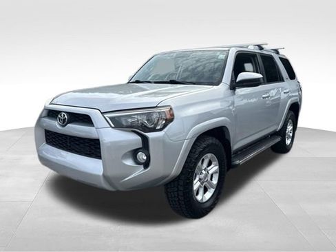 Used 2015 Toyota 4Runner SR5 AWD/4WD image 2