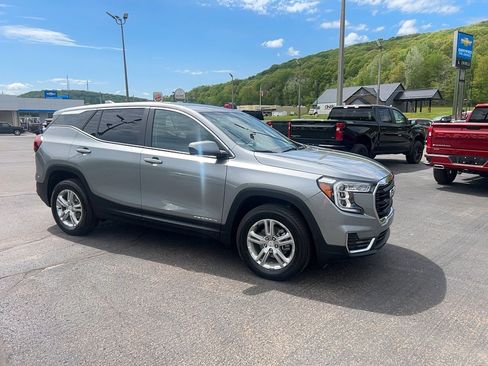 Used 2023 GMC Terrain SLE image 1