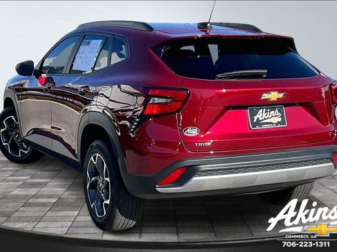 Certified 2024 Chevrolet Trax LT w/ LT Convenience Package image 4