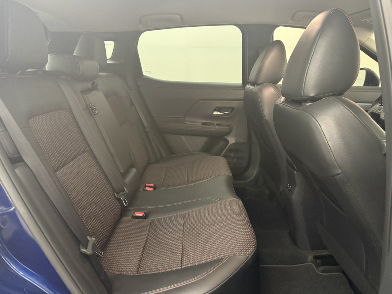 Used 2025 Nissan Kicks SR FWD image 13