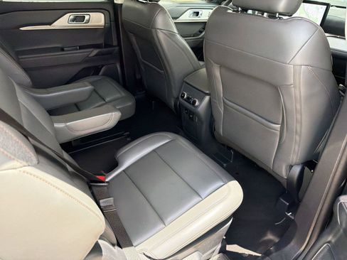 Used 2025 Ford Explorer Active w/ Active Comfort Package AWD/4WD image 30