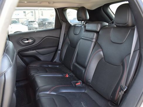 Used 2019 Jeep Cherokee Trailhawk w/ Comfort/Convenience Group image 7