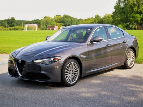 Used 2018 Alfa Romeo Giulia Ti w/ Quick Order Package 22X Lusso AWD/4WD image 7