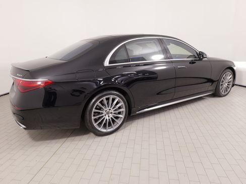 Used 2022 Mercedes-Benz S 500 4MATIC w/ AMG Line Package image 10