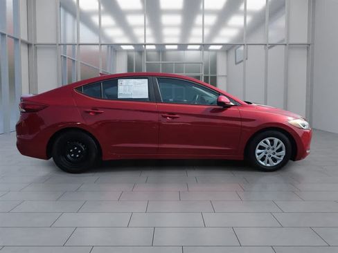 Used 2017 Hyundai Elantra SE FWD image 2