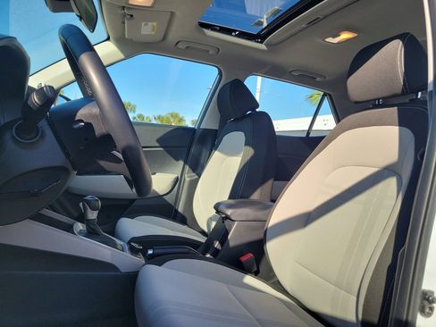 Used 2024 Hyundai Venue SEL FWD image 15