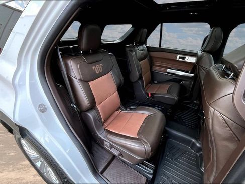Used 2021 Ford Explorer King Ranch w/ Premium Technology Package AWD/4WD image 27