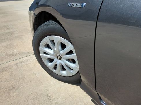 Certified 2019 Toyota Prius LE FWD image 10