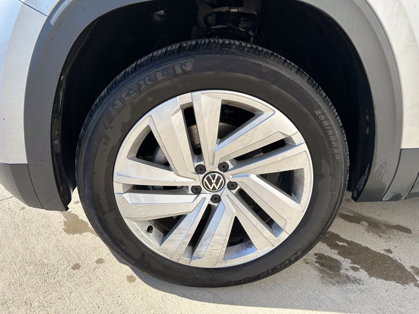 Used 2023 Volkswagen Atlas Cross Sport SE w/ Panoramic Sunroof Package FWD image 9