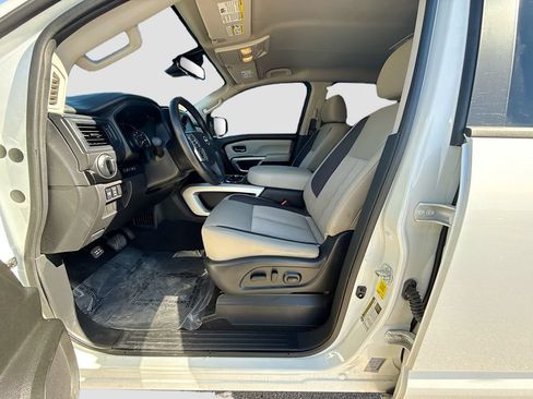 Used 2024 Nissan Titan SV w/ SV Convenience Package RWD image 20