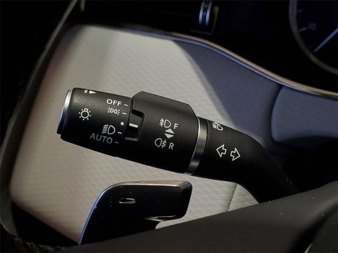 Used 2023 Land Rover Range Rover Evoque R-Dynamic S image 12