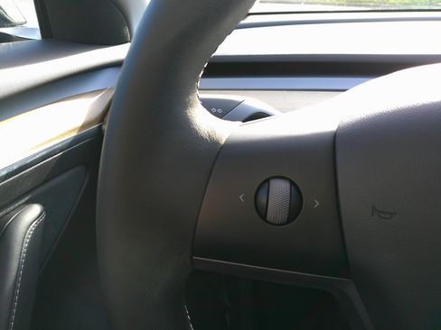 Used 2022 Tesla Model 3 image 20