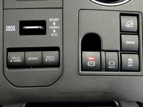 Certified 2024 Toyota Highlander XLE AWD/4WD image 32