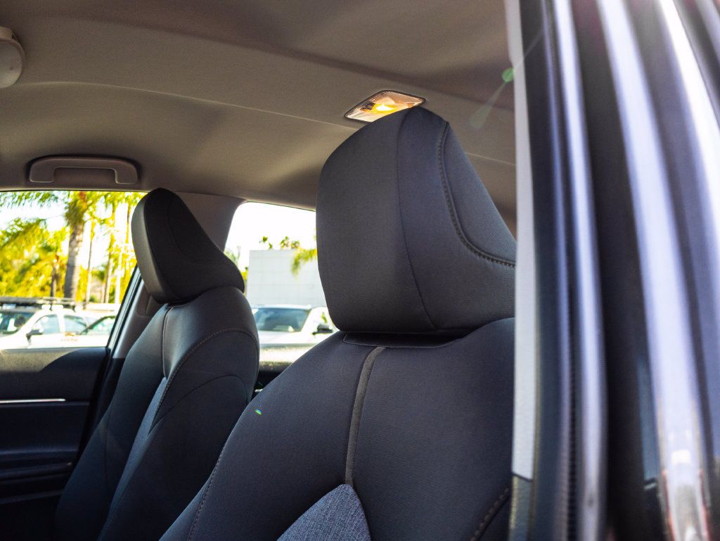 Used 2018 Toyota Camry LE FWD image 13