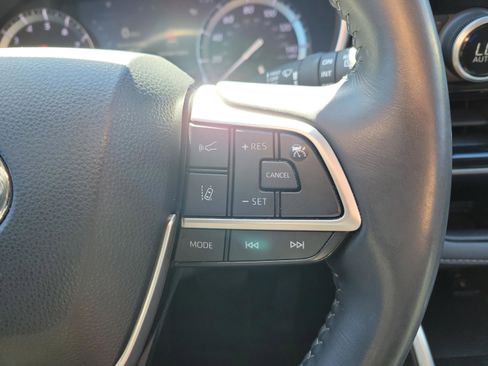 Used 2022 Toyota Highlander XLE image 29