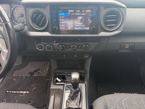 Used 2016 Toyota Tacoma TRD Off-Road w/ Towing Package AWD/4WD image 10
