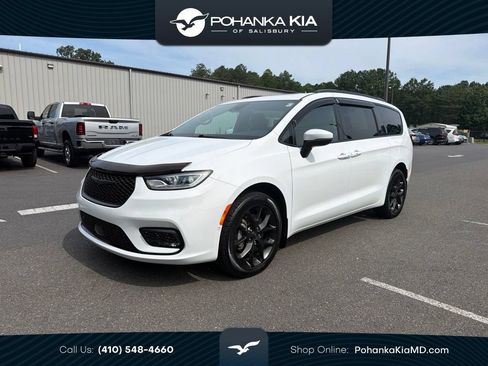Used 2023 Chrysler Pacifica Touring-L w/ S Appearance Package AWD/4WD image 1