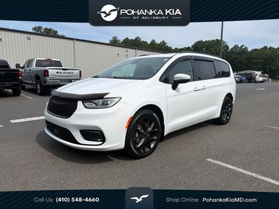 Used 2023 Chrysler Pacifica Touring-L w/ S Appearance Package