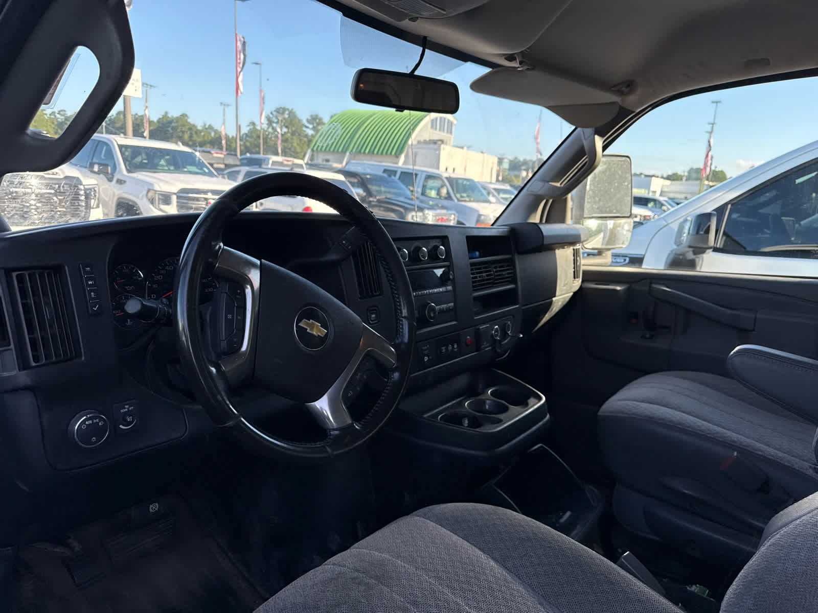 Used 2019 Chevrolet Express 3500 w/ Power Convenience Package RWD image 3
