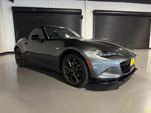 Used 2016 MAZDA MX-5 Miata Club RWD image 3