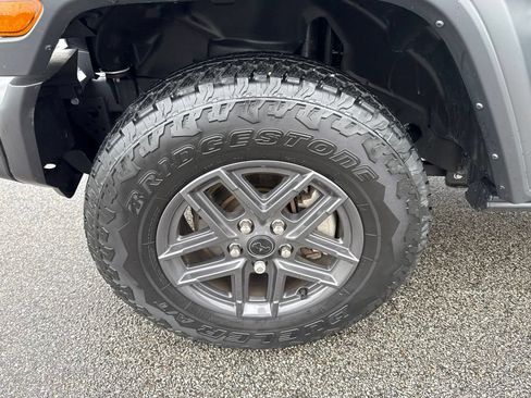Used 2024 Jeep Wrangler Unlimited Sport AWD/4WD image 9