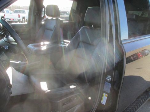 Used 2023 Chevrolet Suburban Z71 w/ Luxury Package image 18