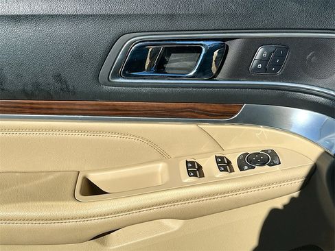 Used 2016 Ford Explorer Limited image 21