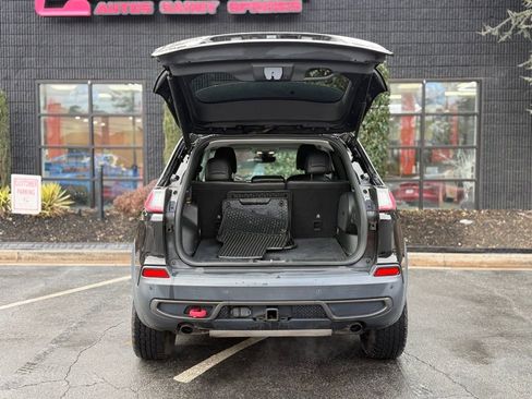 Used 2019 Jeep Cherokee Trailhawk image 17