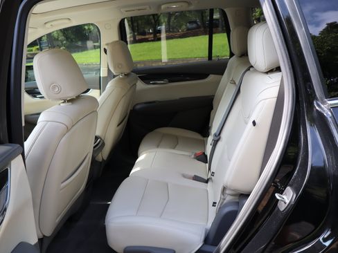 Used 2022 Cadillac XT6 Premium Luxury w/ Technology Package FWD image 44