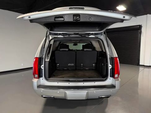 Used 2013 Cadillac Escalade ESV Platinum AWD/4WD image 14