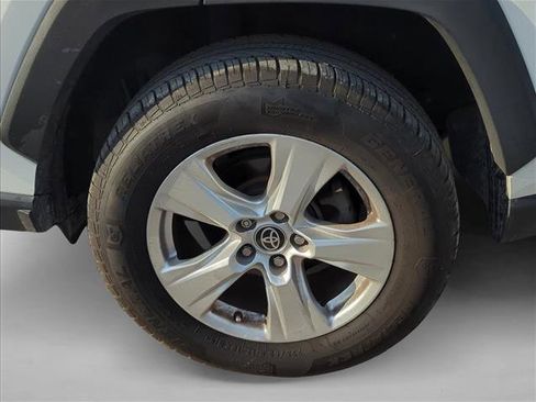 Used 2021 Toyota RAV4 XLE FWD image 6
