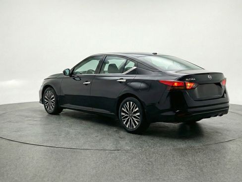 Used 2025 Nissan Altima 2.5 SV image 6