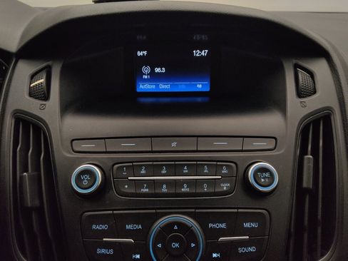 Used 2018 Ford Focus SE FWD image 25
