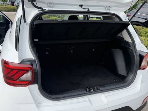 Used 2025 Hyundai Venue SEL FWD image 24