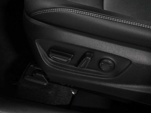 New 2025 Toyota Corolla Cross XLE image 27