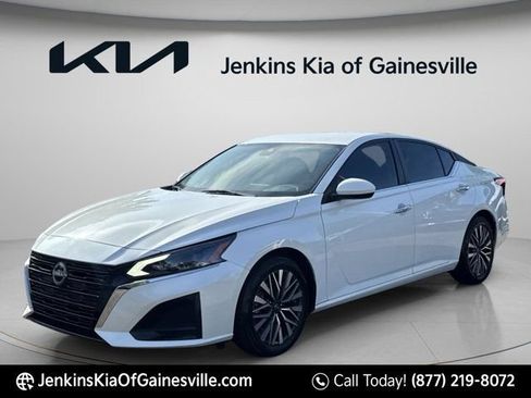 Used 2023 Nissan Altima 2.5 SV FWD image 7