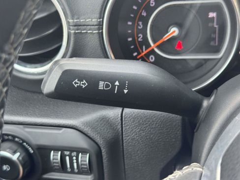 Used 2019 Jeep Wrangler Unlimited Sahara AWD/4WD image 21
