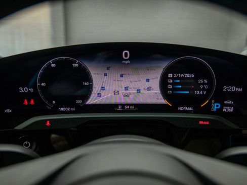 Used 2022 Porsche Taycan 4S image 21