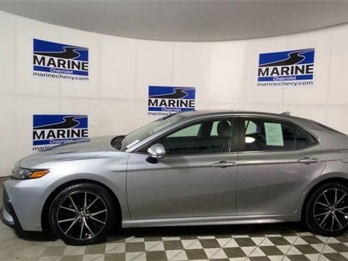 Used 2021 Toyota Camry SE w/ Convenience Package image 7