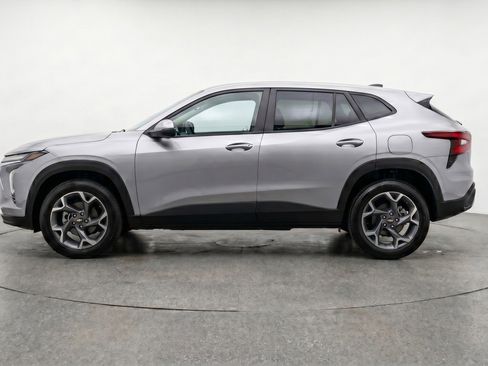 Used 2025 Chevrolet Trax LT w/ LT Convenience Package FWD image 5