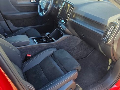 Certified 2023 Volvo C40 P8 Recharge Ultimate image 10