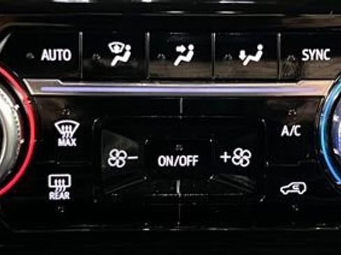 Used 2024 GMC Sierra 3500 SLT w/ SLT Convenience Package image 38