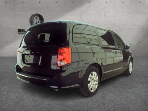 Used 2018 Dodge Grand Caravan SE FWD image 6