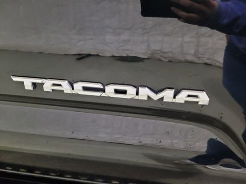 Used 2016 Toyota Tacoma TRD Sport w/ Towing Package image 59