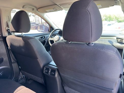 Used 2019 Nissan Rogue Sport S image 18