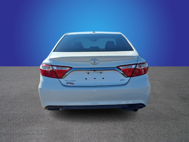 Used 2015 Toyota Camry SE w/ Moonroof Package FWD image 5