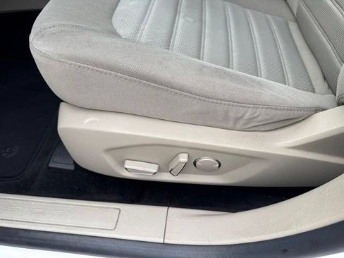 Used 2019 Ford Fusion SE FWD image 13